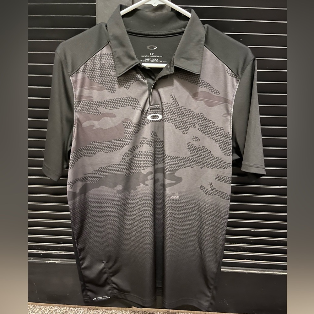 Oakley Golf Polo. Size Small